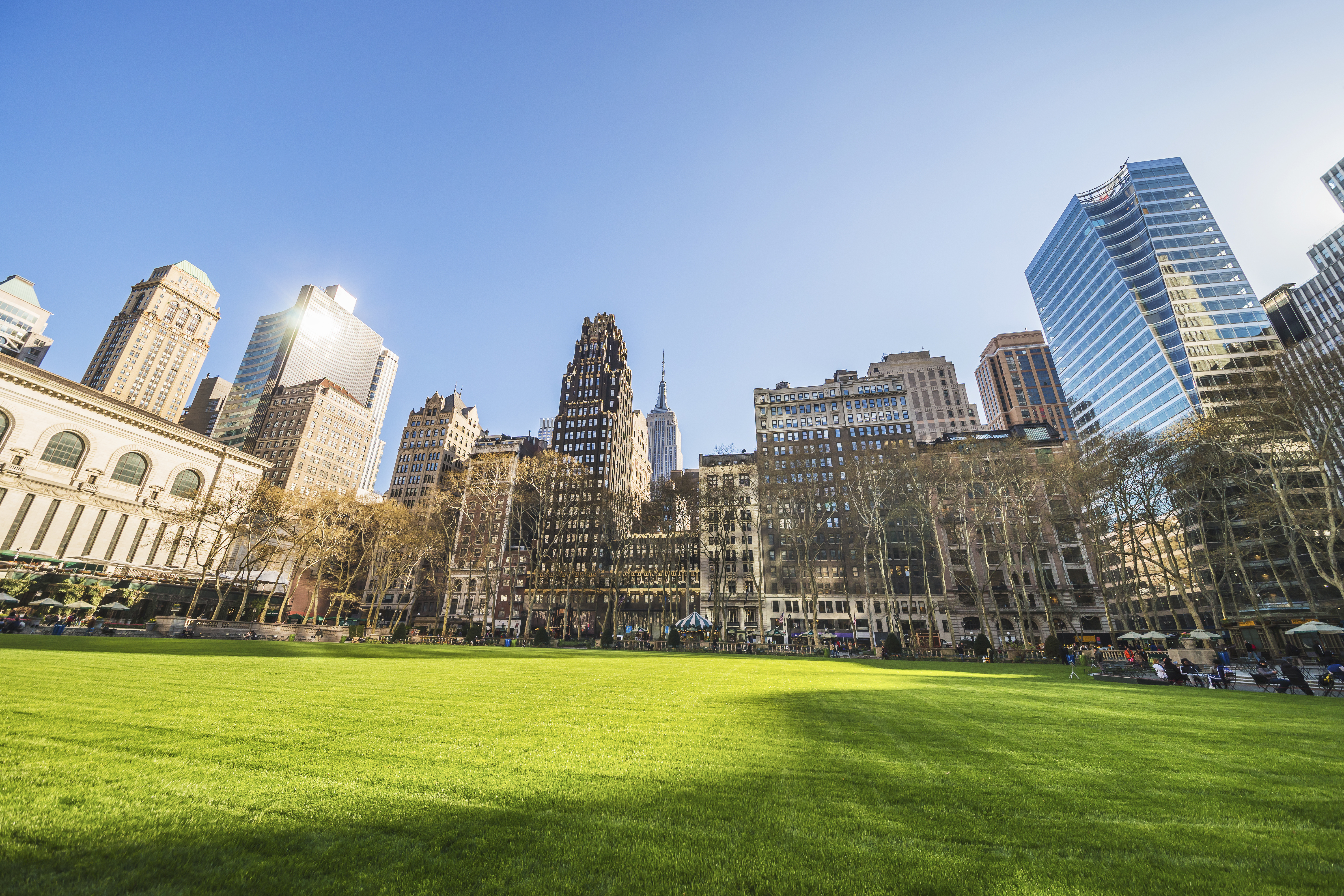 A Luxurious Hotel near Bryant Park, Manhattan’s Green Gem